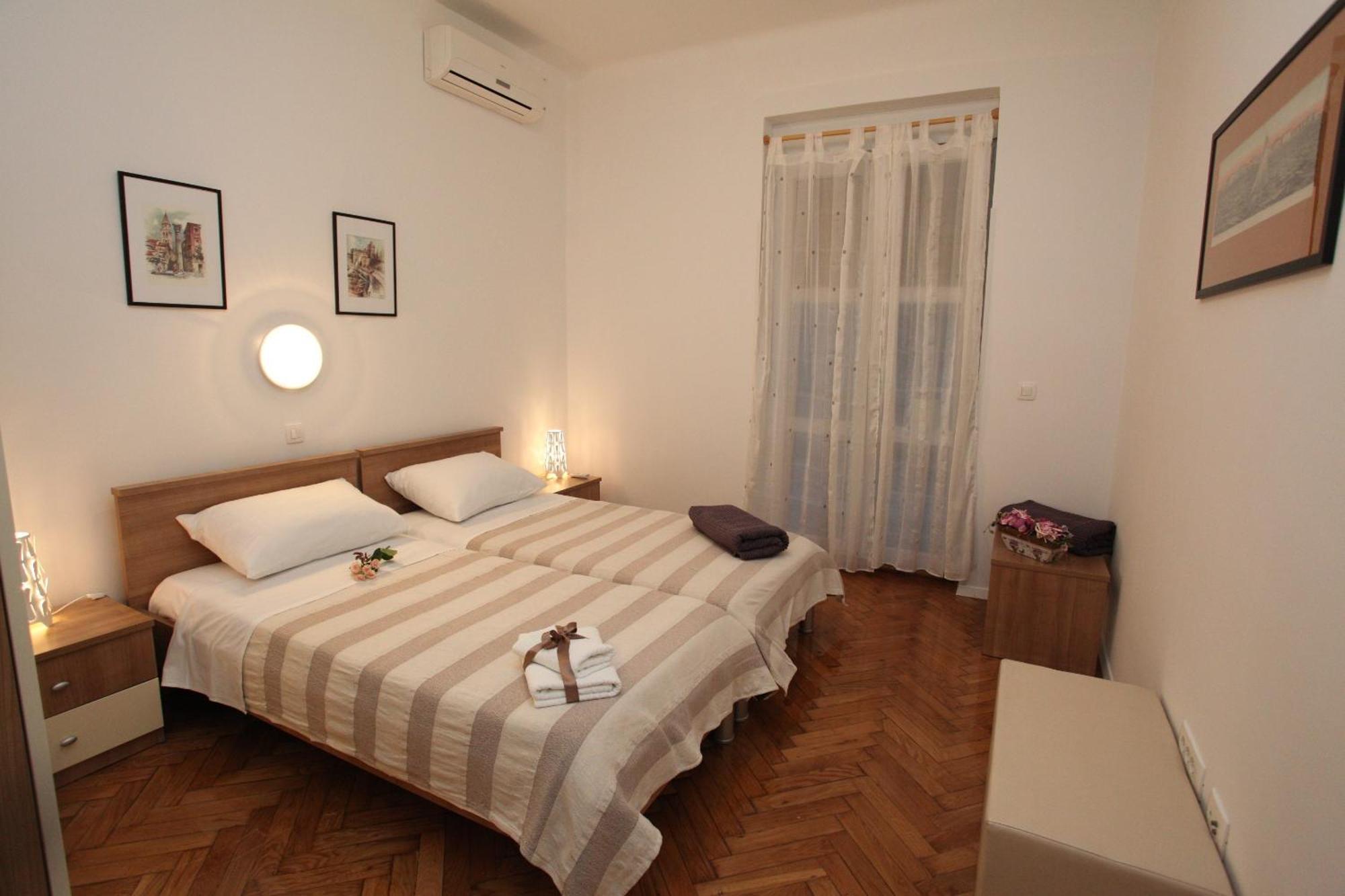 Vincent Apt. In Old Town Centre Apartment