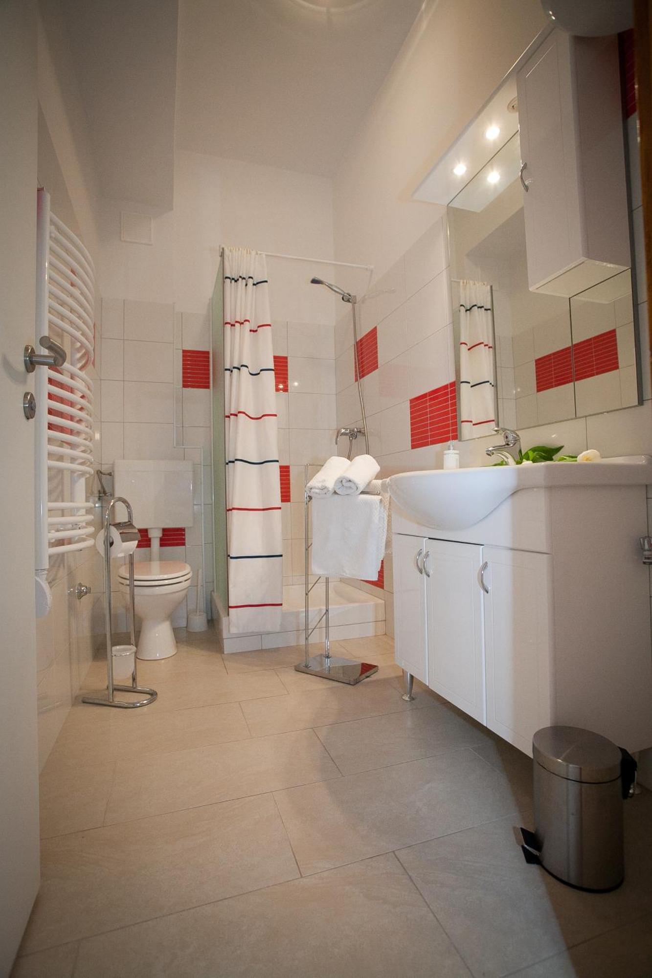 Vincent Apt. In Old Town Centre Apartment